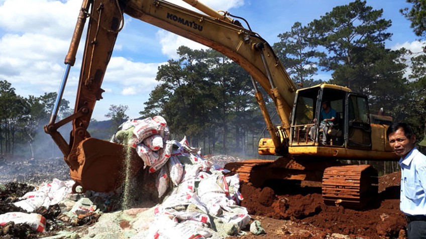Lâm Đồng tiêu hủy gần 25 tấn phân bón không rõ nguồn gốc