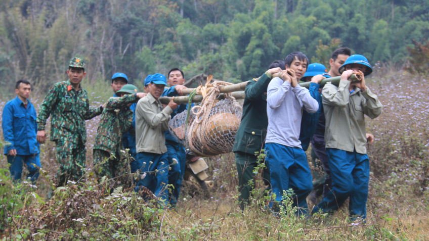 Sơn La: Đi chăn thả gia súc phát hiện quả bom nặng 600 kg