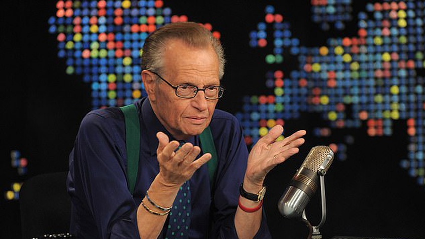 Huyền thoại Larry King, 87 tuổi, nhập viện vì COVID-19