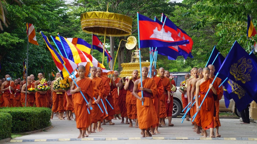 Campuchia: Rung chuông, đánh trống nhắc người dân phòng chống Covid-19