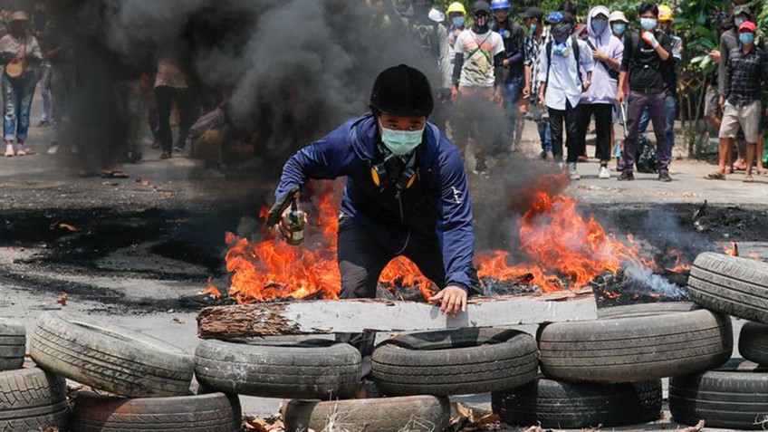 Quân đội Myanmar bất ngờ tuyên bố ngừng bắn một tháng