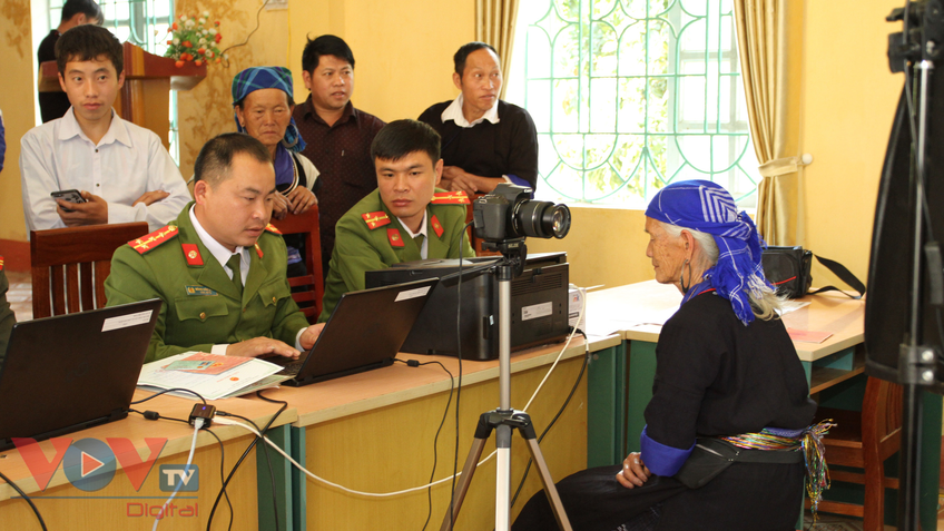 Hỗ trợ làm thẻ căn cước công dân ở vùng đồng bào dân tộc thiểu số Yên Bái