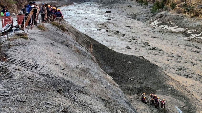 Vỡ sông băng trên dãy Himalaya ở Ấn Độ làm ít nhất 8 người thiệt mạng 