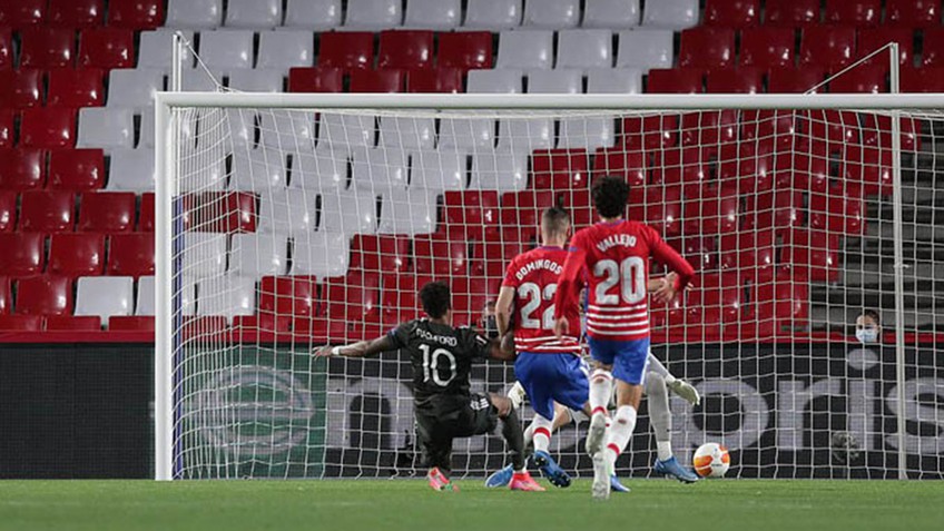 Granada 0-2 MU: Quỷ đỏ đặt 1 chân vào bán kết