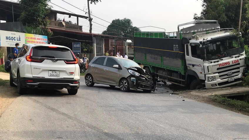 Bắc Kạn: Tai nạn giao thông liên hoàn khiến 2 người bị thương