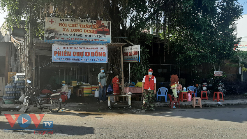 Tiền Giang: Phiên chợ 0 đồng ấm lòng người nghèo