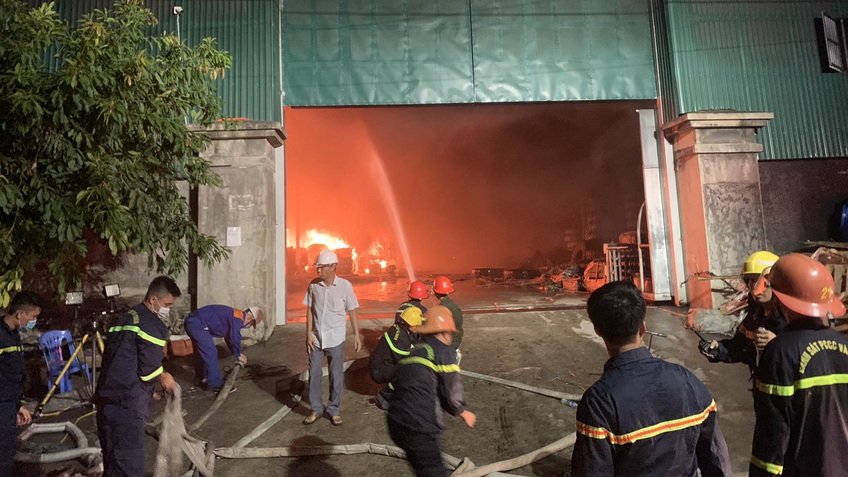 Quảng Ninh: Cháy kho chứa lốp xe trong KCN Hà Khánh