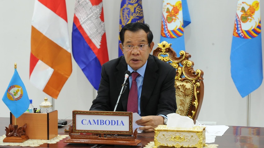 Campuchia tặng Việt Nam vật tư y tế và tiền mặt chống dịch Covid-19