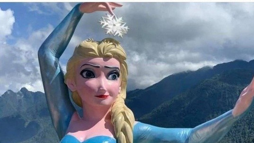 Dân mạng chỉ trích bức tượng Elsa mới xây ở Sa Pa
