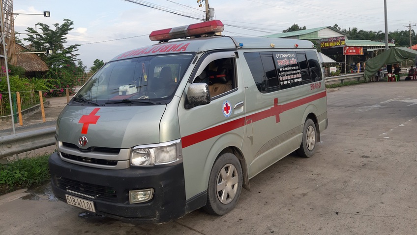 Tiền Giang: Phát hiện xe cứu thương chở người 'né' công tác kiểm dịch