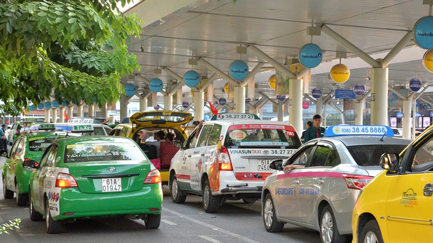 TP Hồ Chí Minh: Hai hãng taxi được hoạt động để hỗ trợ y tế và đưa đón người tại sân bay