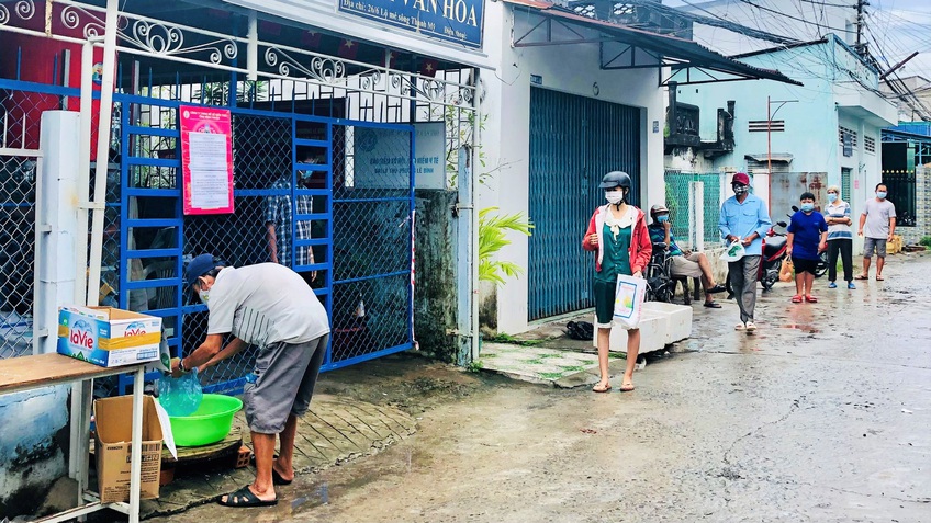 Cần Thơ: Cây ATM gạo mang niềm vui cho người bán vé số, lao động nghèo