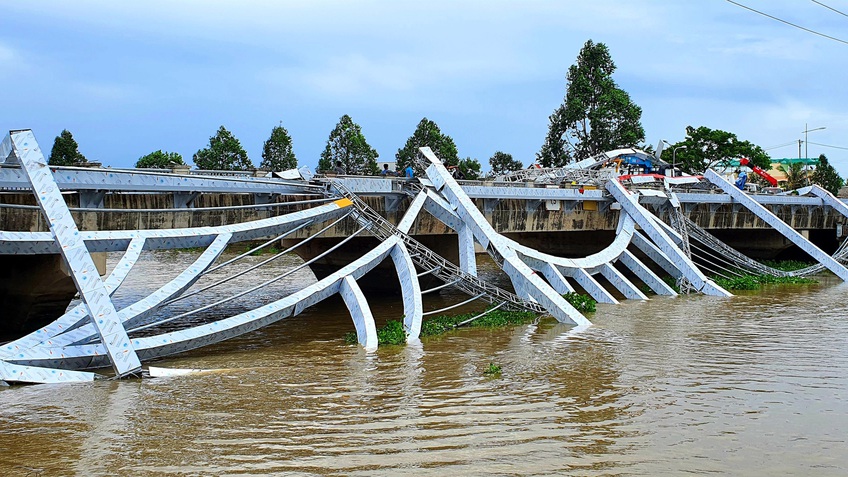 Sóc Trăng: Sập công trình lan can kết hợp đèn trang trí trên cầu Maspero