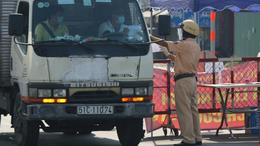 Bộ GTVT yêu cầu các địa phương không cứng nhắc, không để ùn tắc hàng hóa