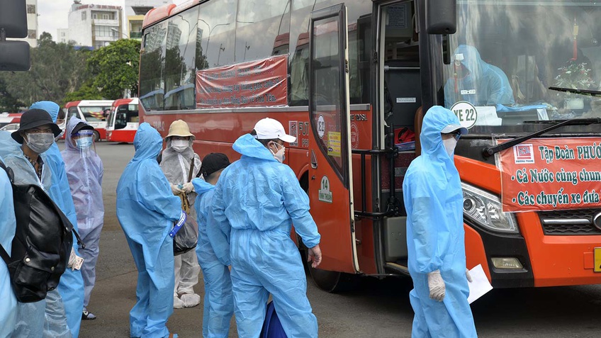 TP.HCM: Những chuyến xe nghĩa tình giúp người dân về quê an toàn