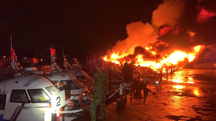 Cháy lớn tại bến Cửa Đại (TP. Hội An), nhiều ca nô và tàu cá bị thiêu rụi
