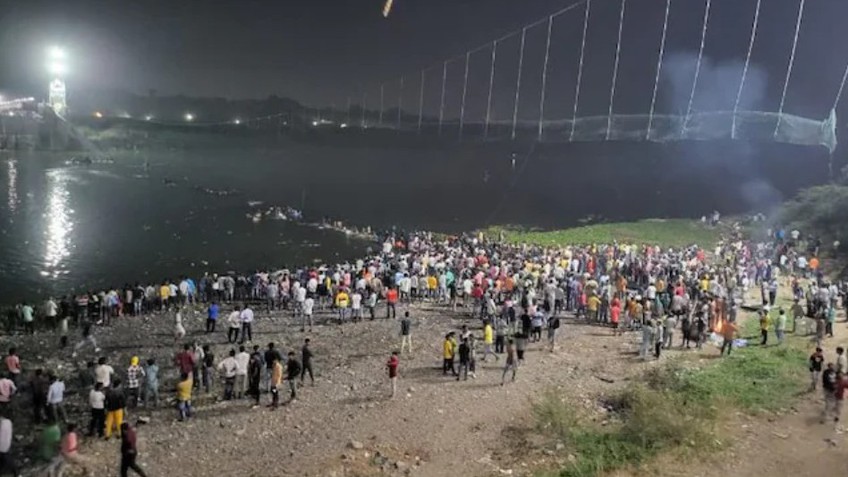 Ấn Độ: Sập cầu treo, hàng trăm người rơi xuống sông