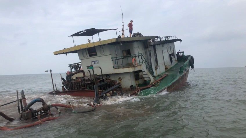 Hải Phòng: Bộ đội Biên phòng cứu hộ thủy thủ đoàn tàu vận tải bị chìm trên biển Cát Bà