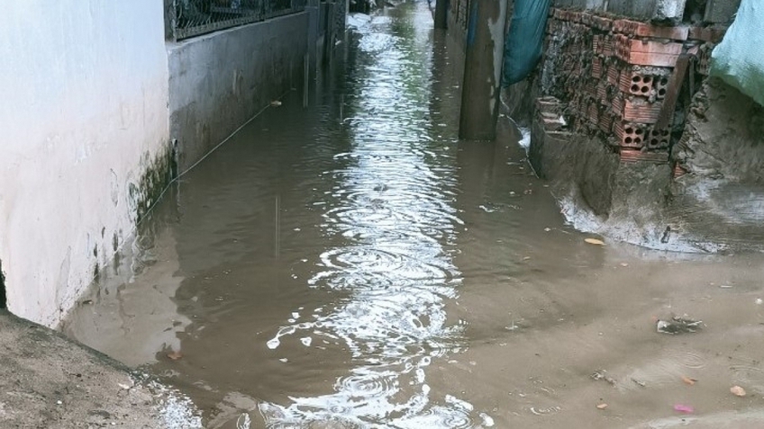 TP.HCM: Gần 100 hộ dân ở TP. Thủ Đức khốn khổ vì con hẻm ngập nước quanh năm