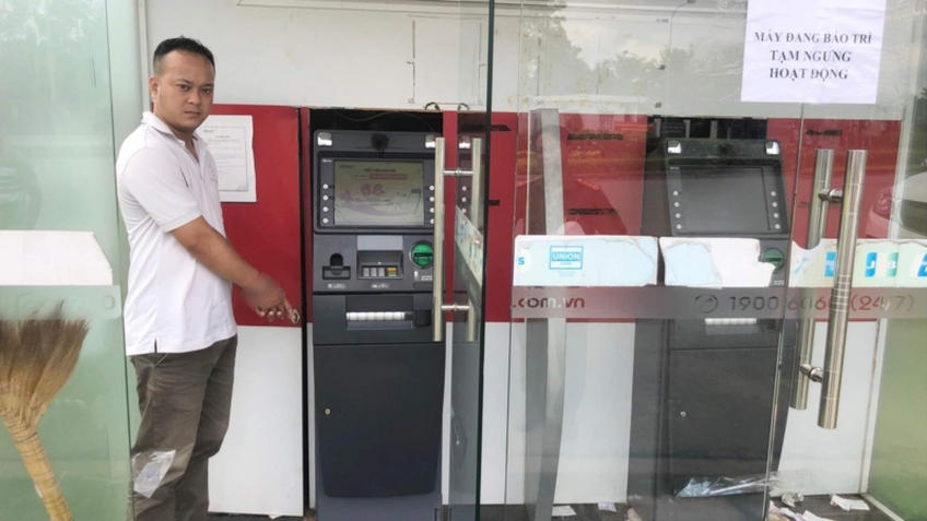 Phá trụ ATM trộm hơn 460 triệu đồng