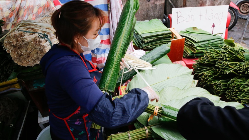 Chợ lá dong lâu đời nhất Hà Nội nhộn nhịp từ sáng đến tối