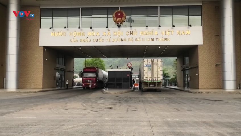 Lào Cai: Không sử dụng lái xe trung chuyển khi nhập khẩu hàng hóa tại của khẩu Kim Thành