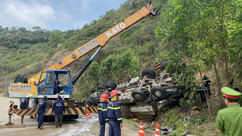 Xe tải bị lật làm 9 người thương vong ở Phú Yên chỉ được phép chở 2 người