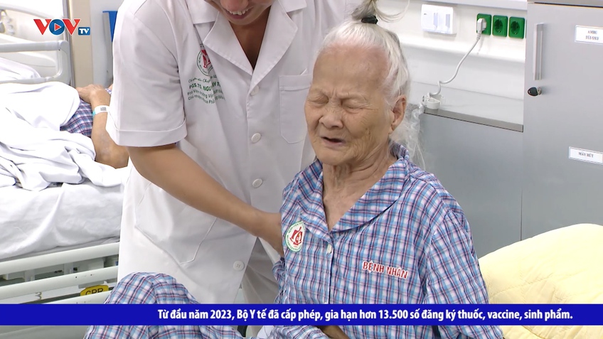 Viêm ruột thừa cấp, cụ bà 97 tuổi vượt qua cơn nguy kịch