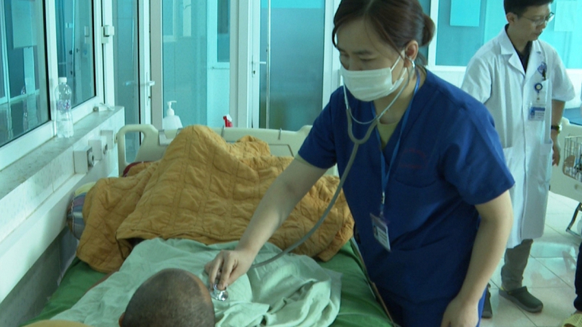 Sau bữa cơm trưa có canh nấm lạ, 14 người ở Lai Châu nhập viện nghi ngộ độc