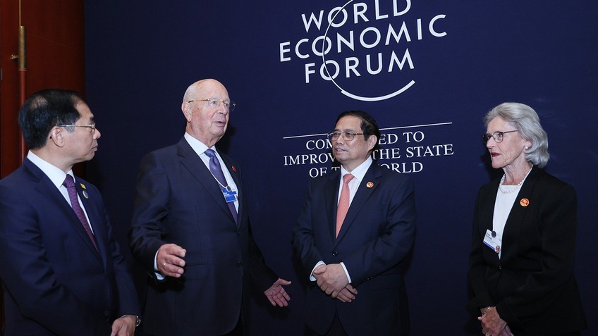 Thủ tướng Chính phủ Phạm Minh Chính tiếp Nhà sáng lập kiêm Chủ tịch điều hành WEF và chứng kiến ký kết MOU Việt Nam - WEF giai đoạn 2023-2026