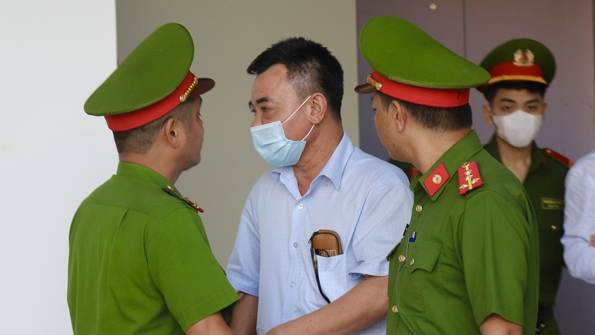 Cựu Phó Giám đốc Công an Hà Nội Nguyễn Anh Tuấn bật khóc tại tòa