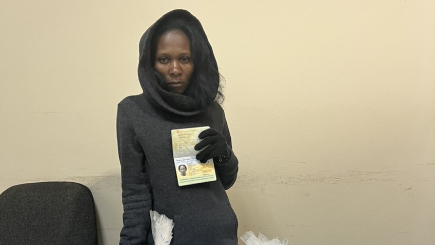 Giấu 2,3kg ma túy trong vali, một phụ nữ Kenya bị bắt giữ tại TP.HCM