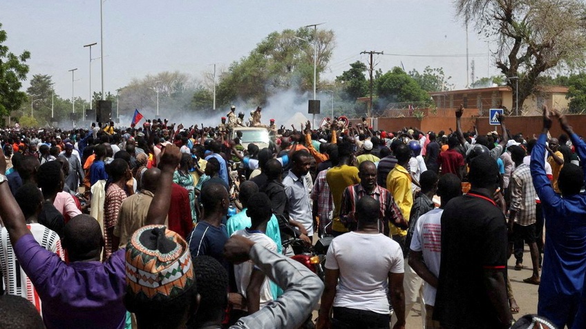 Đảo chính tại Niger: Căng thẳng gia tăng, Pháp và Italia sơ tán công dân