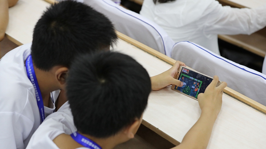 Trung Quốc hạn chế thời gian dùng thiết bị di động của trẻ vị thành niên