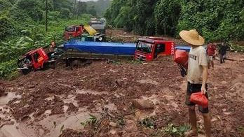 Toàn bộ số người Việt bị mắc kẹt tại đường 8 ở Lào đã được cứu hộ an toàn