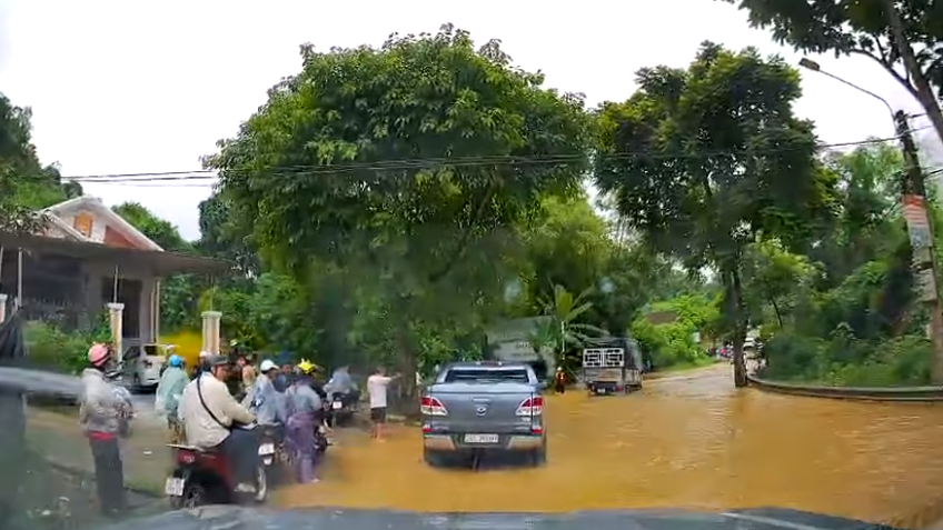 Lào Cai: 1 cháu nhỏ tử vong do sạt lở đất, sơ tán khẩn trương những người còn lại