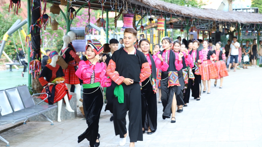 “Điểm đến thiên nhiên hàng đầu thế giới” thu hơn 123 tỷ đồng dịp nghỉ lễ