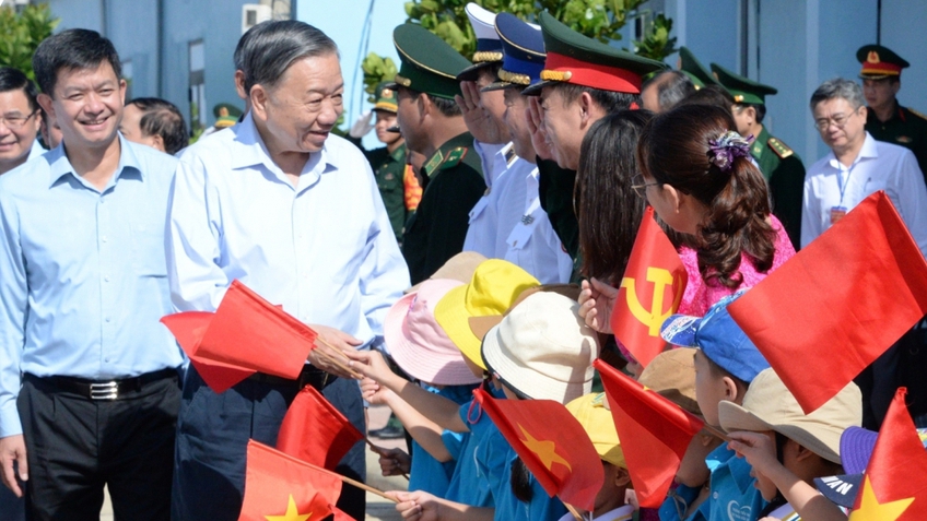 Tổng Bí thư, Chủ tịch nước Tô Lâm: Xây dựng Cồn Cỏ thành khu vực phòng thủ vững chắc