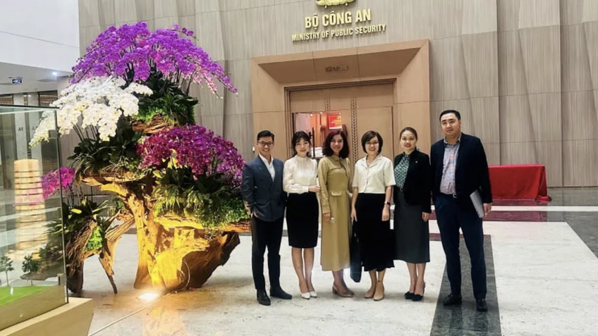 Vietcombank phối hợp cùng Bộ Công an hướng dẫn triển khai thu phí, lệ phí trực tuyến