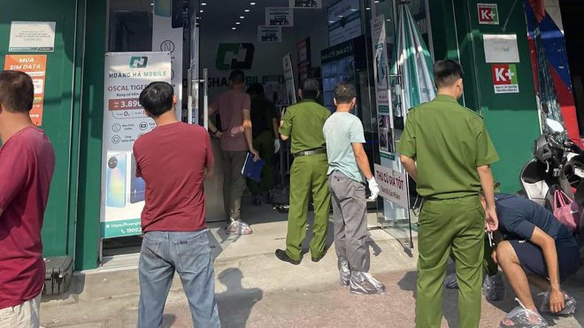 Một nhóm nghi người nước ngoài phá cửa cuốn, cướp tài sản ở TP Nha Trang
