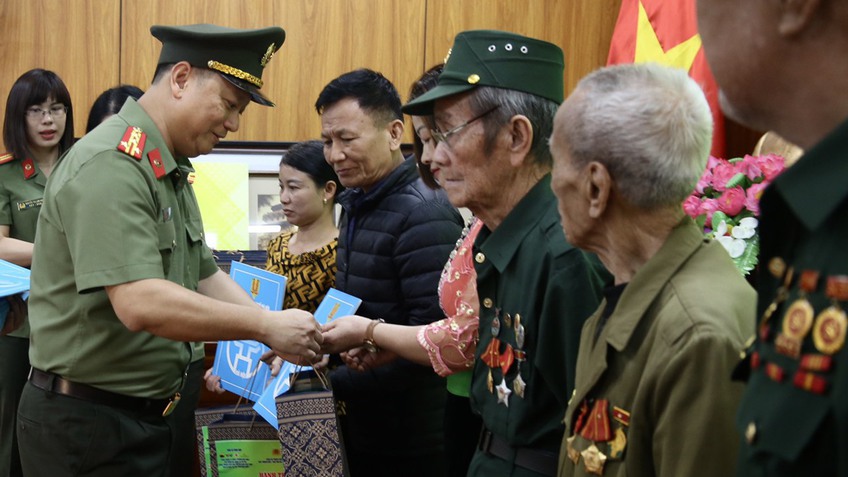 Công an Hà Nội với Hành trình "Tự hào Tây Bắc - tiếp bước cha anh"