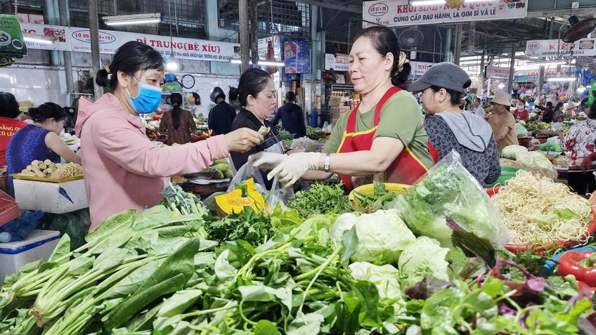 Giá cả hàng hóa tăng trước thực hiện lương mới