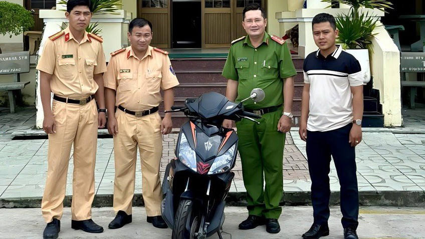 Bạc Liêu: Cảnh sát Giao thông trao trả xe máy cho người dân sau 5 năm bị mất trộm