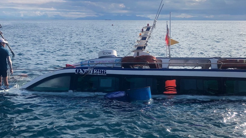 Chìm cano ở Cù Lao Chàm (Hội An), 23 thuyền viên, hành khách được cứu sống