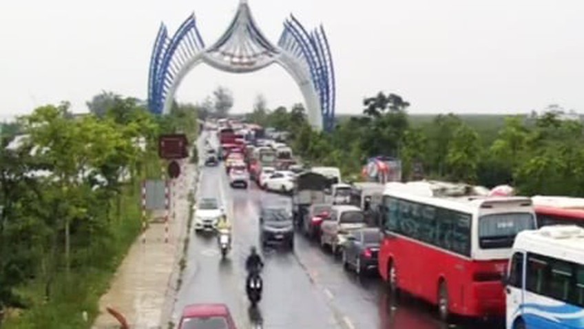 Bão số 2 tiến sát Quảng Ninh-Hải Phòng, gần 4.000 du khách mắc kẹt ở đảo Cát Bà