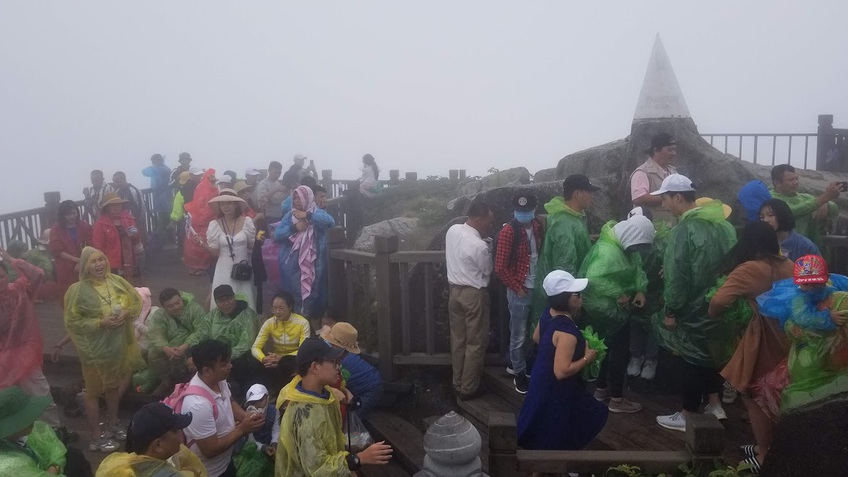 Lào Cai: Thu phí khách tham quan đỉnh Fansipan từ 15/7