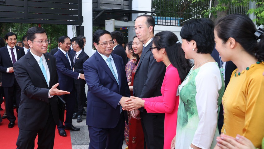 Thủ tướng Phạm Minh Chính gặp gỡ cán bộ, nhân viên Đại sứ quán, cộng đồng người Việt Nam tại Ấn Độ